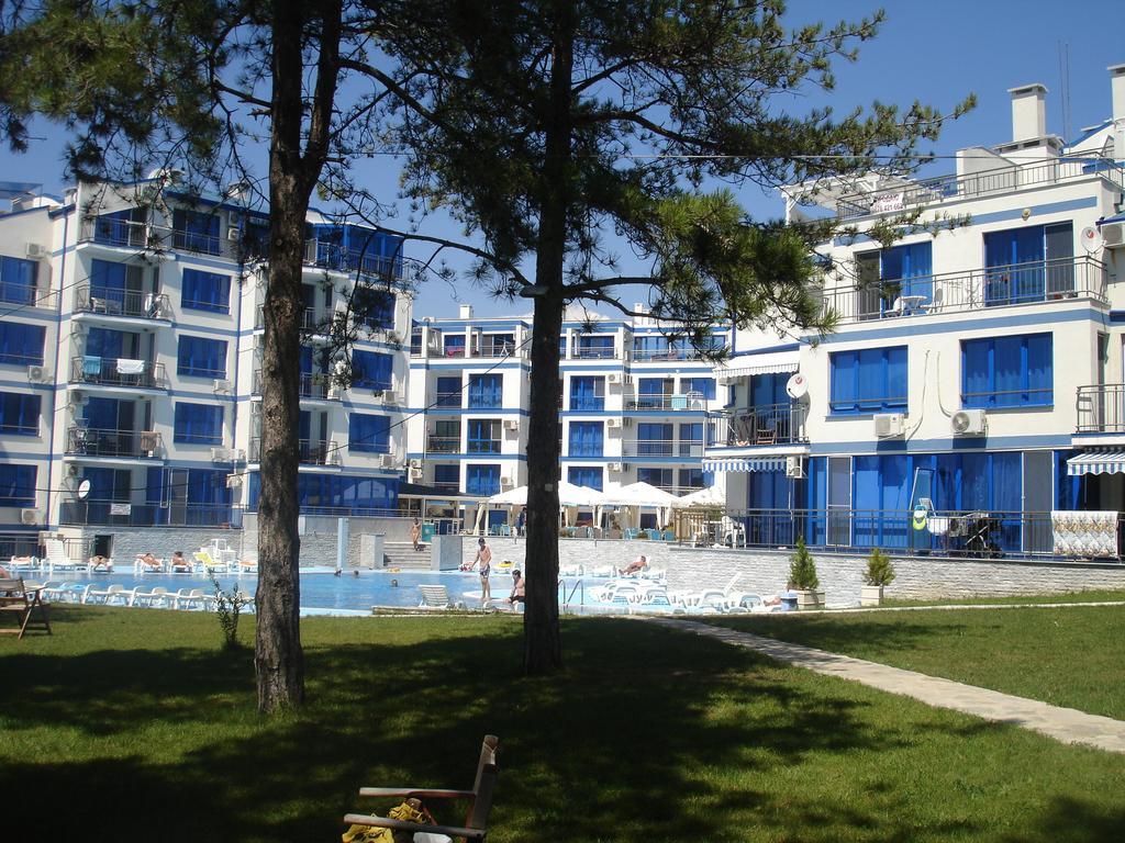 Blue Bay Palace Apart Complex Pomorie Exterior photo