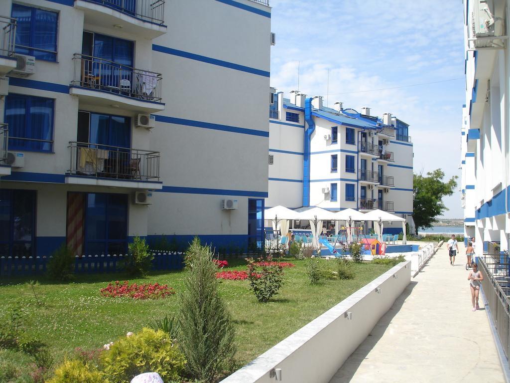 Blue Bay Palace Apart Complex Pomorie Exterior photo