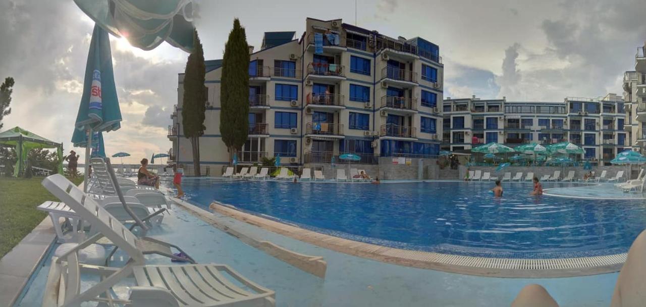 Blue Bay Palace Apart Complex Pomorie Exterior photo