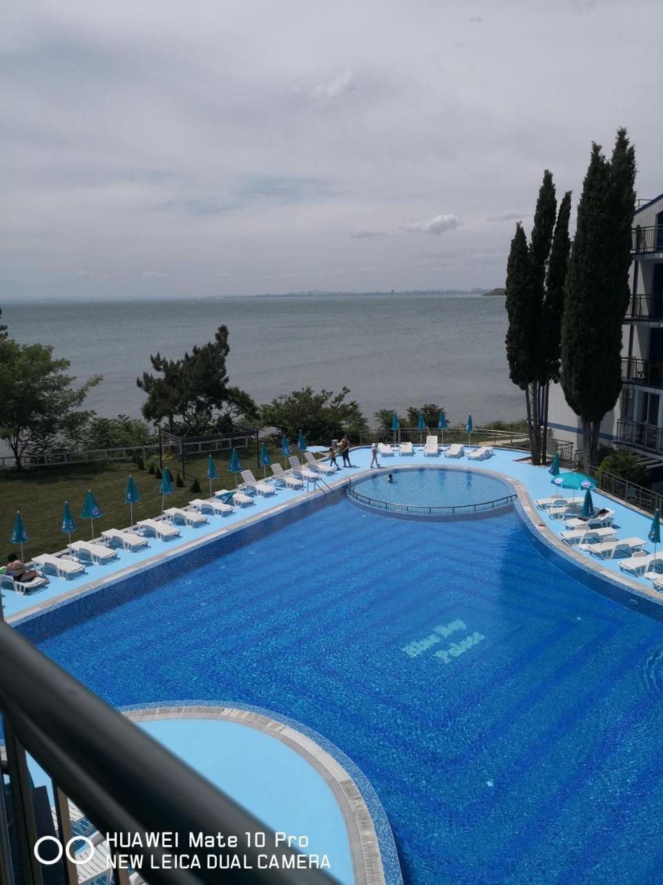 Blue Bay Palace Apart Complex Pomorie Exterior photo